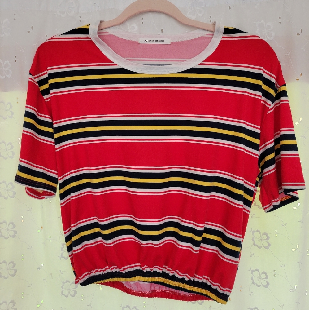 Short sleeve cropped stripped shirt